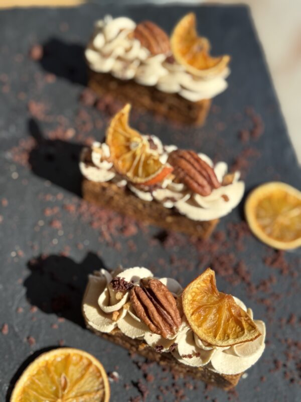 Veľká noc - Carrot Cake s našľahaným karamelom - Image 2