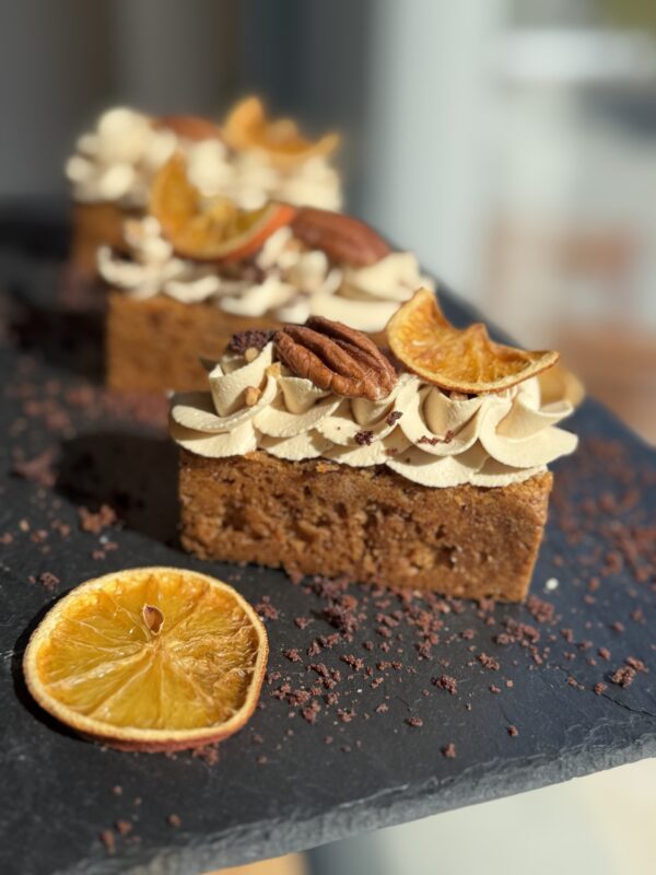 Veľká noc - Carrot Cake s našľahaným karamelom